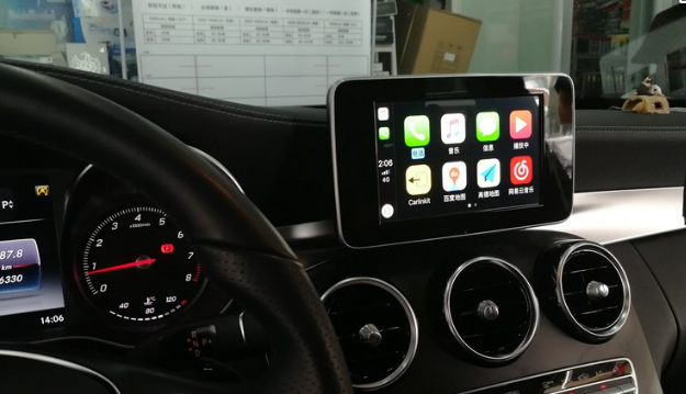 奔驰C级车加装无线CarPlay 智能互联新体验